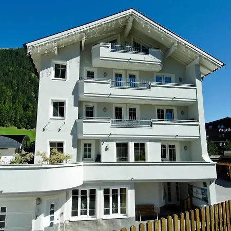 Bed & Breakfast Petit Madlein 4*